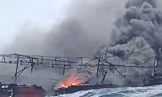 KM Hentri Terbakar di Perairan Maluku, TNI AU Ikut Cari 25 ABK Yang Hilang