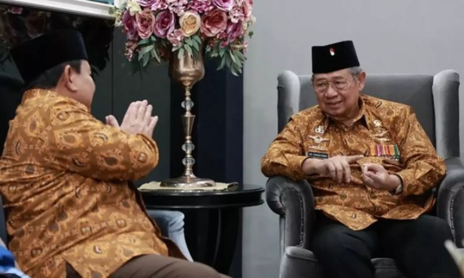 Koalisi Abu-abu di Balik Merapatnya Demokrat ke Prabowo