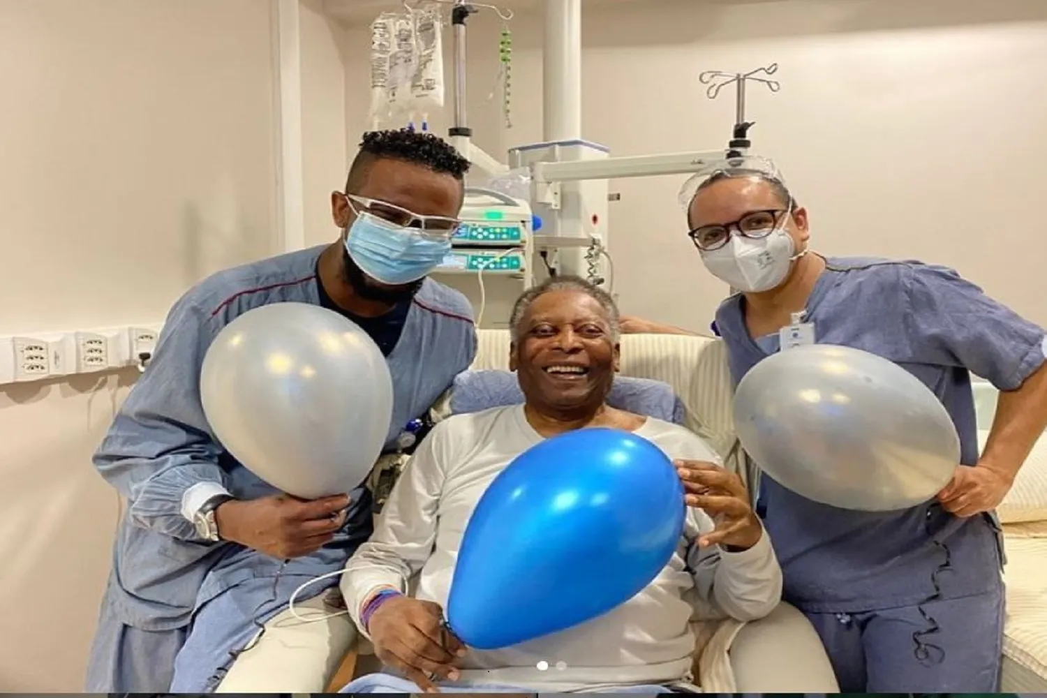 Kondisi Pele Legenda Sepak Bola Brasil Setelah Operasi Tumor Usus Besar