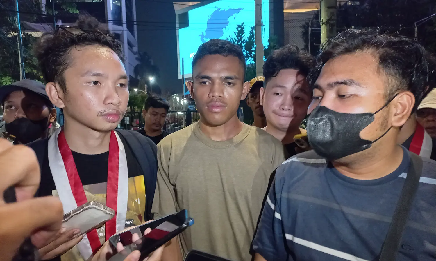 Demo 9 Tahun Pemerintahan Jokowi: Aparat Represif, Massa Aksi Ditangkap dan Dipukuli