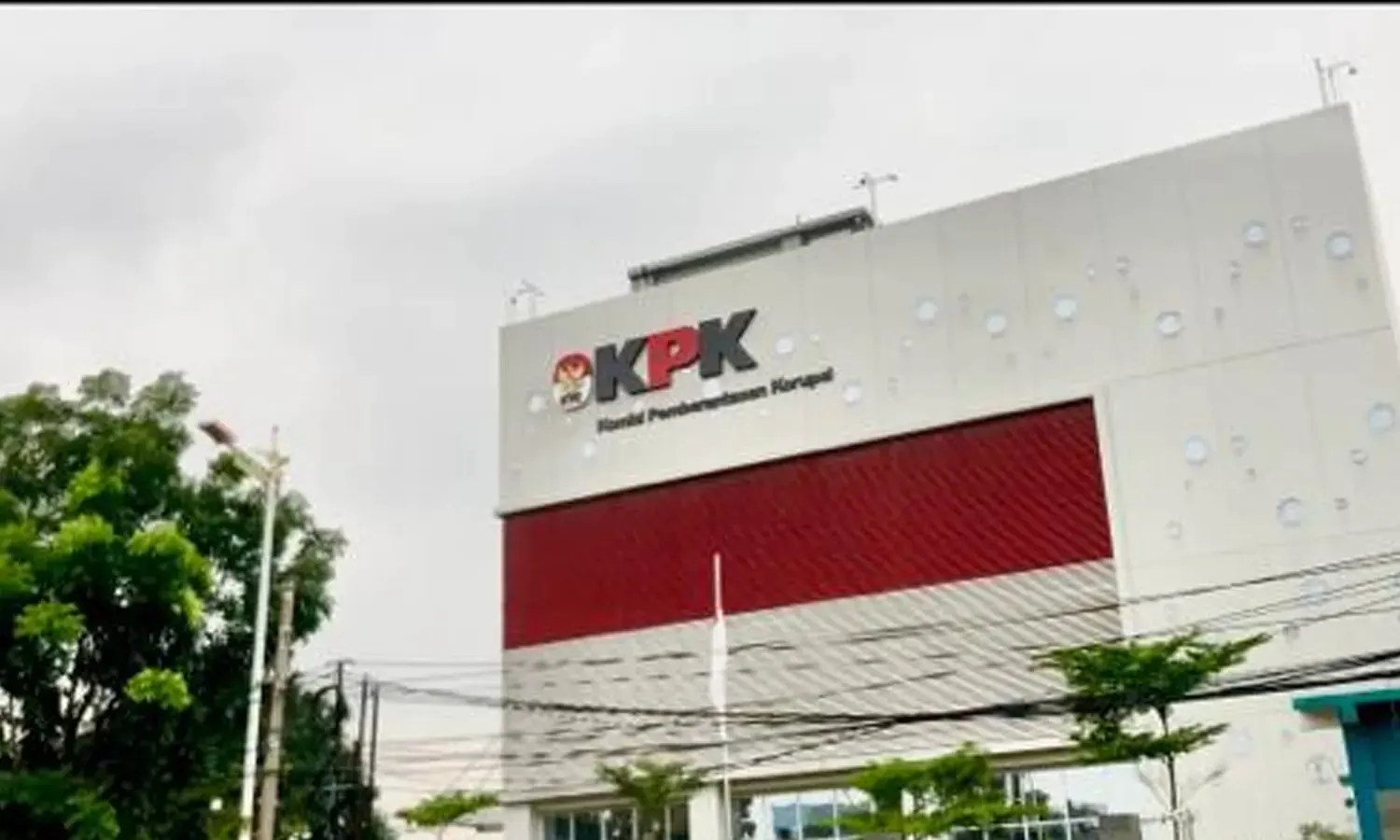 Penyidik KPK Temukan 15 Senjata Api di Rumah Dito Mahendra