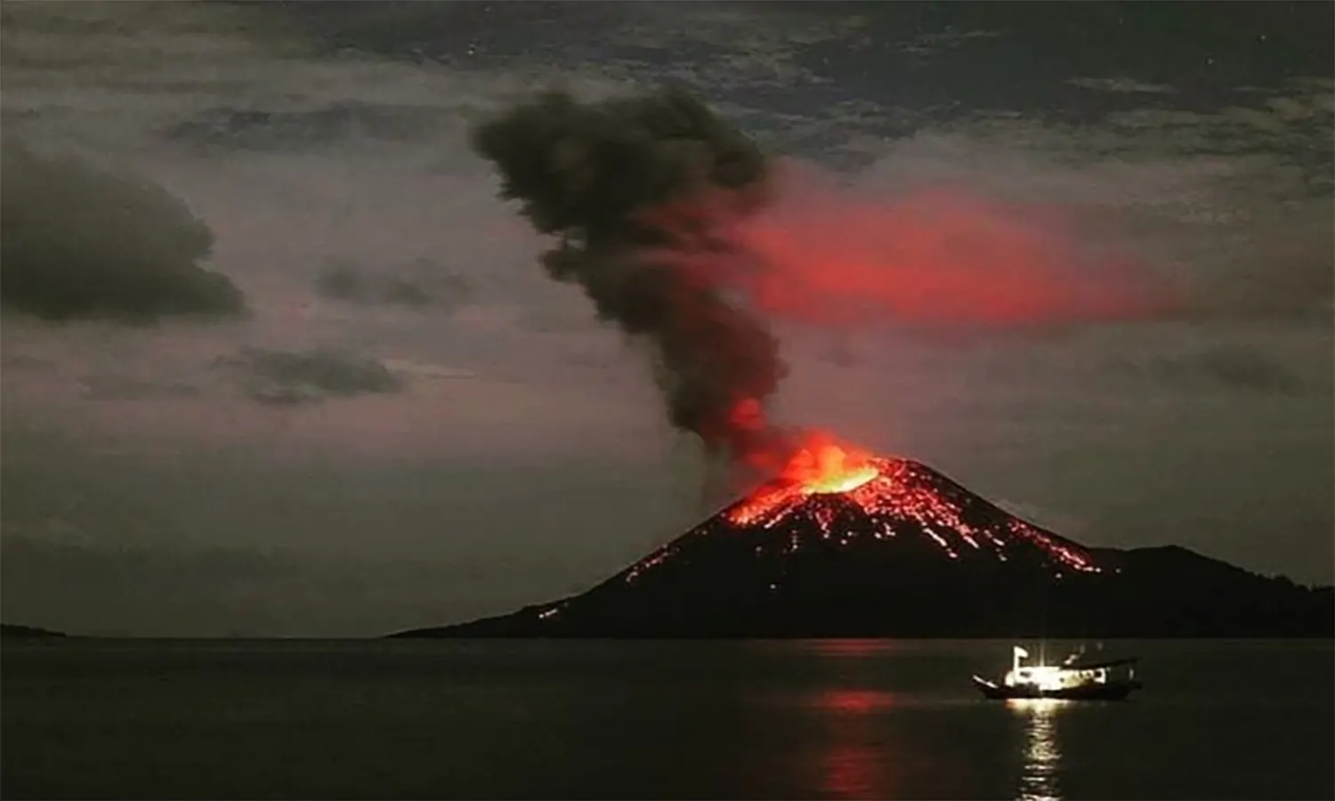 BMKG: Gunung Anak Krakatau Berpotensi Timbulkan Tsunami di Malam Hari