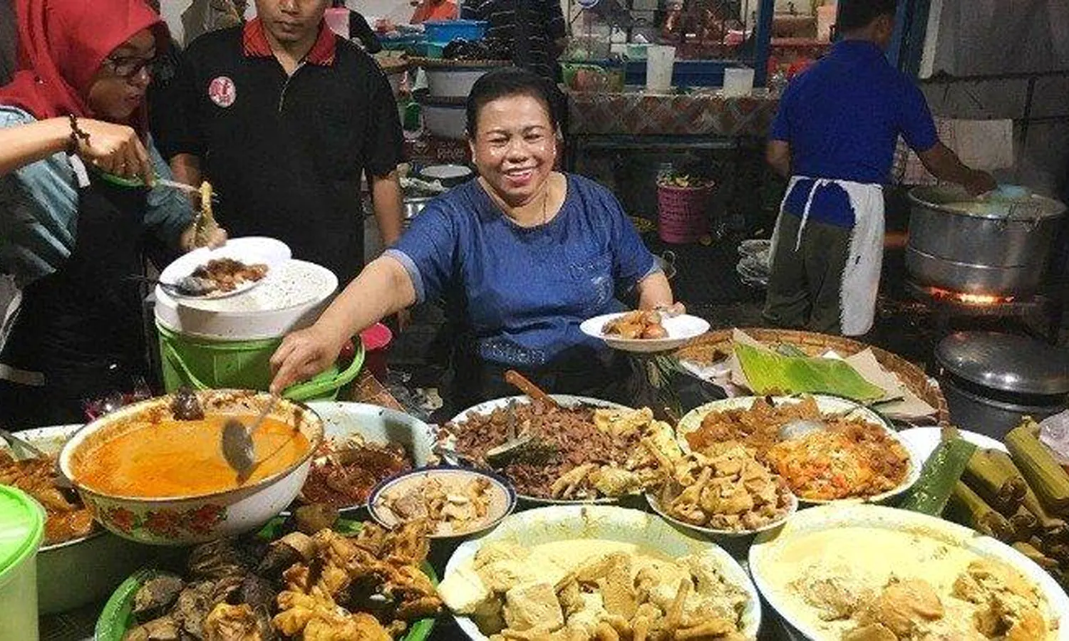 10 Tempat Wisata Kuliner di Semarang Paling Populer dan Wajib Dikunjungi