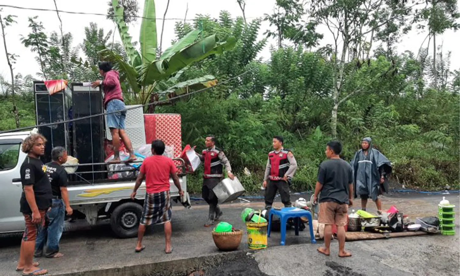 Banjir Lahar Dingin Semeru Terjang 4 Jembatan dan Paksa Ratusan Warga Mengungsi