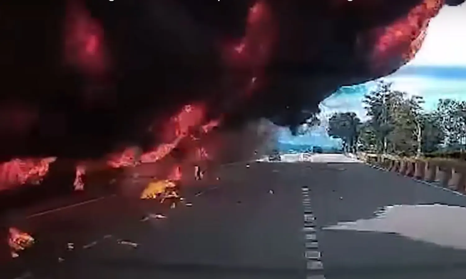 Pesawat Jet Swasta Jatuh di Jalan Raya Malaysia, 10 Orang Tewas di Tempat