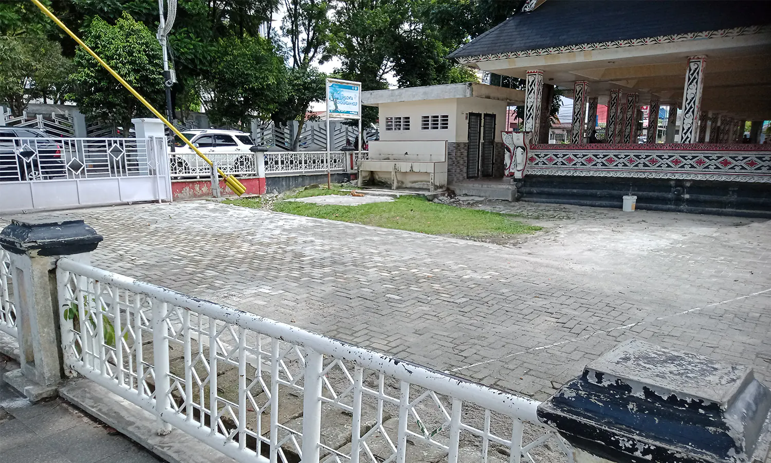 Perawatan Lapangan Adam Malik Pematang Siantar Terkendala Keterbatasan Petugas