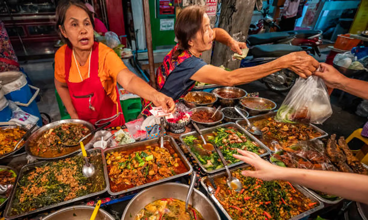 Warung Makan Dilarang Pajang Makanan Selama Ramadan!