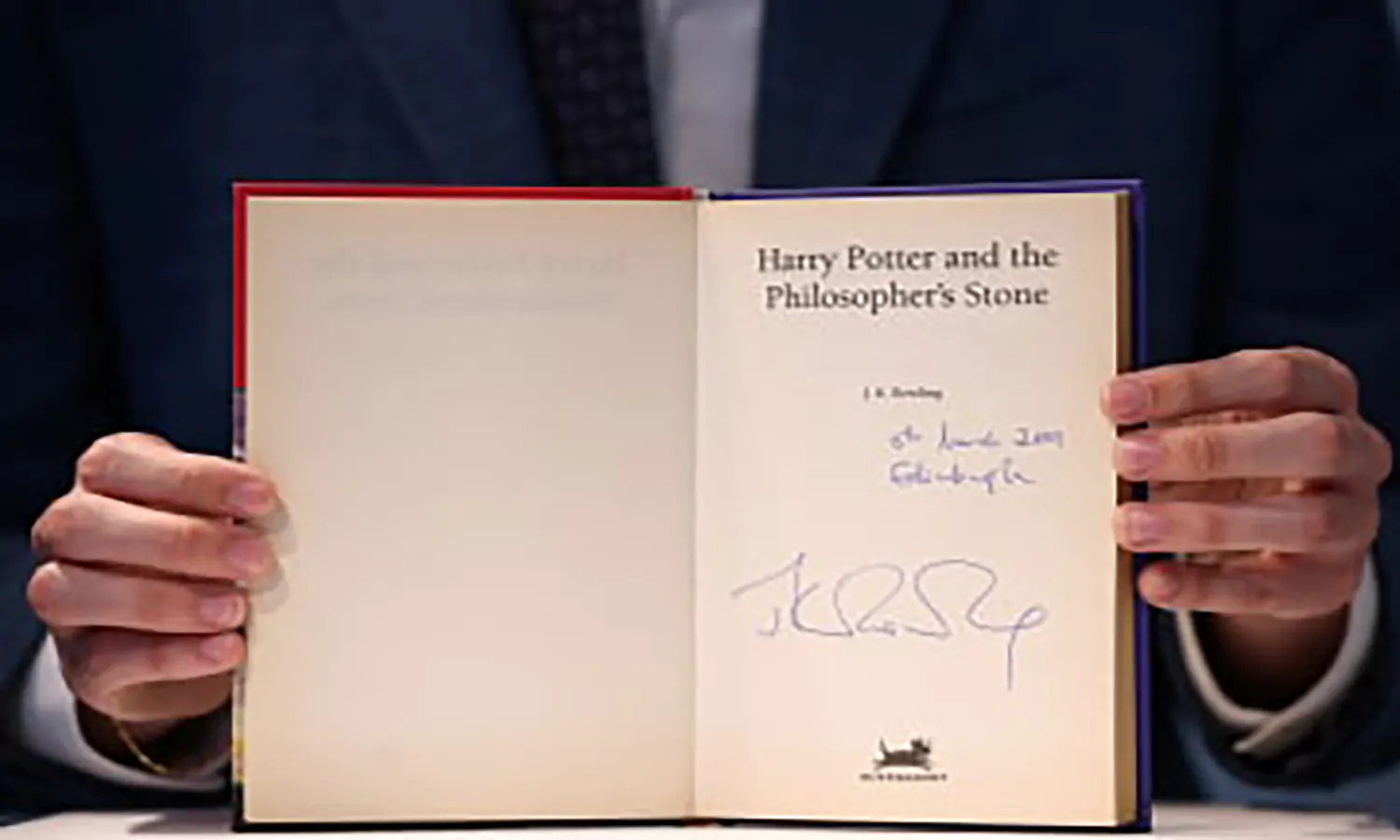 Buku Langka Harry Potter Edisi Pertama bakal Dilelang, Harga Awal Rp3,6 Miliar