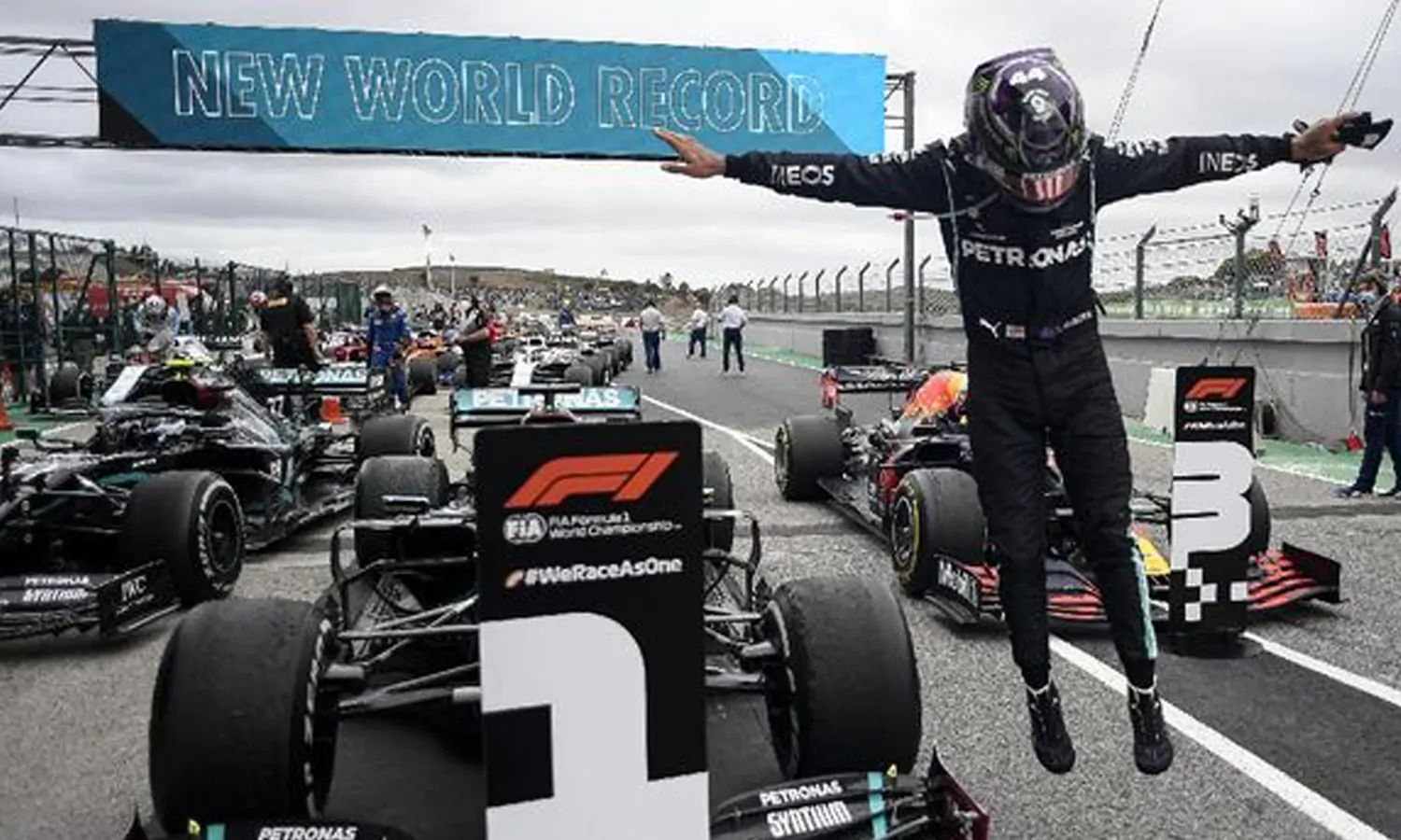 F1 GP Arab Saudi: Hamilton Tak Terbendung, Semakin dekat dengan gelar Juara