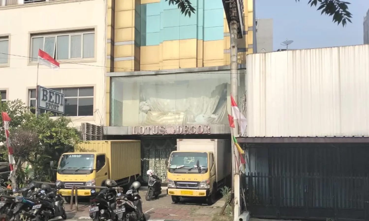 Lift Toko di Sawah Besar Jakarta Pusat Terjun Bebas, Satu Pekerja Tewas