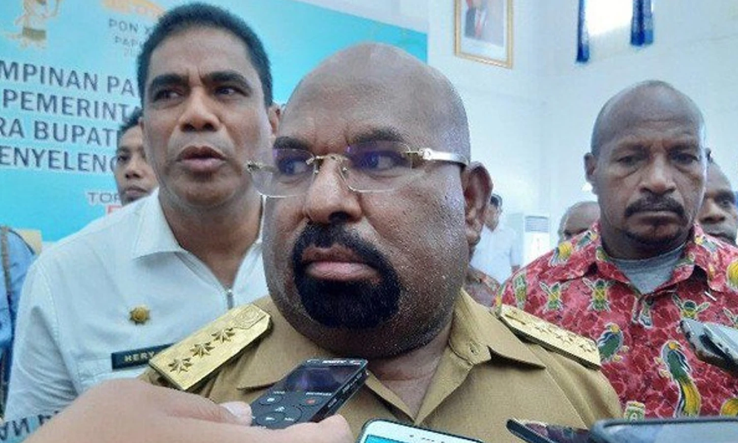 Simpatisan Datangi KPK Protes Status Tersangka Lukas Enembe