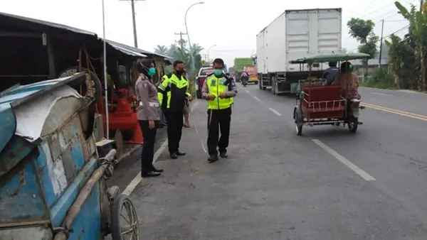Motor Byson Tabrak Bokong Mobil Pikap, Pengantin Baru Meregang Nyawa