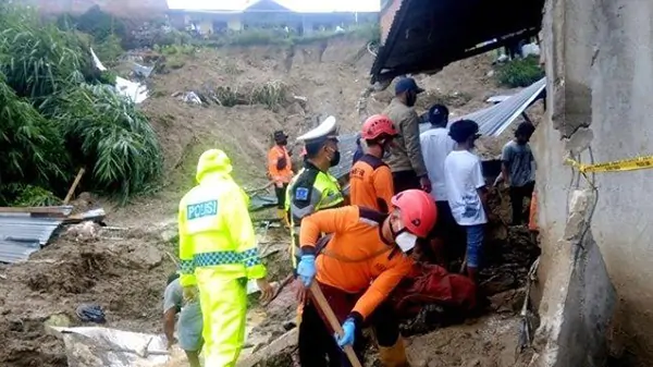 Longsor di Karo Akibatkan Puluhan Rumah Rusak dan 3 Orang Meninggal Dunia
