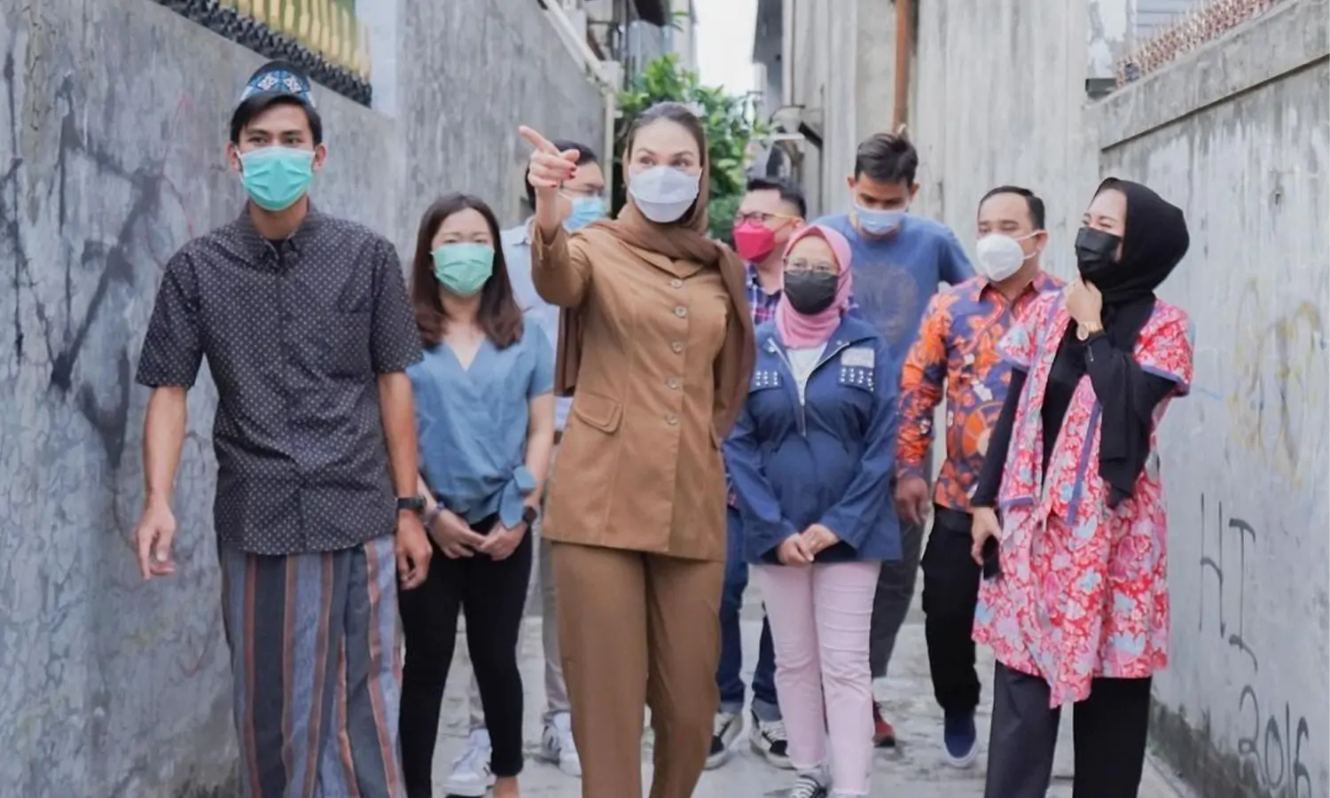Terpilih Jadi Bu RT di Kemang, Luna Maya Mulai Blusukan