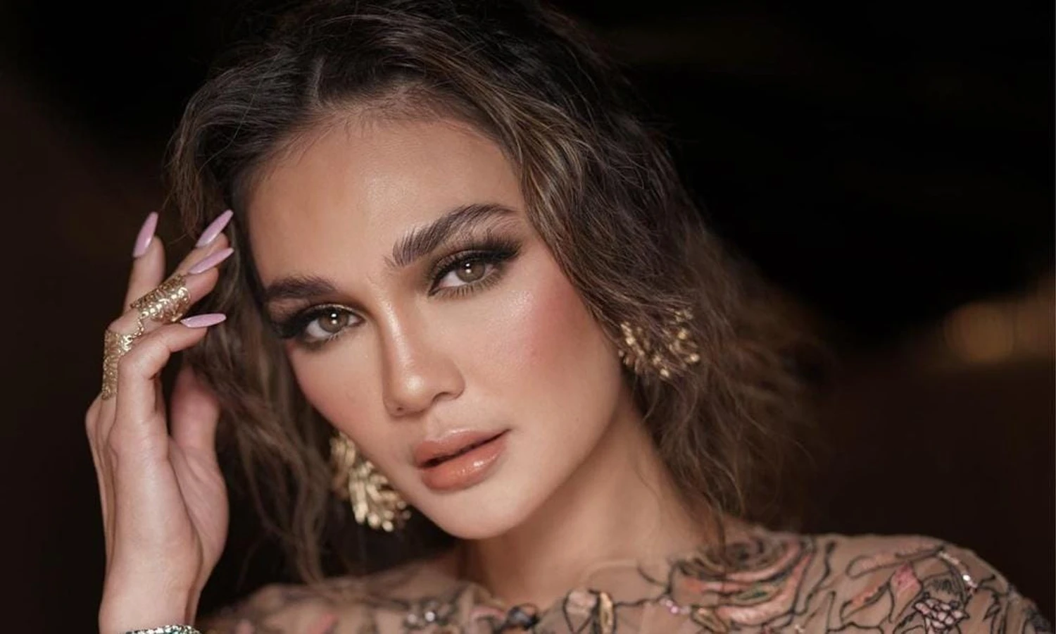 Profil dan Biodata Luna Maya, Lengkap dengan Agama, Umur, Pacar, Tinggi Badan, dan Fakta Menarik