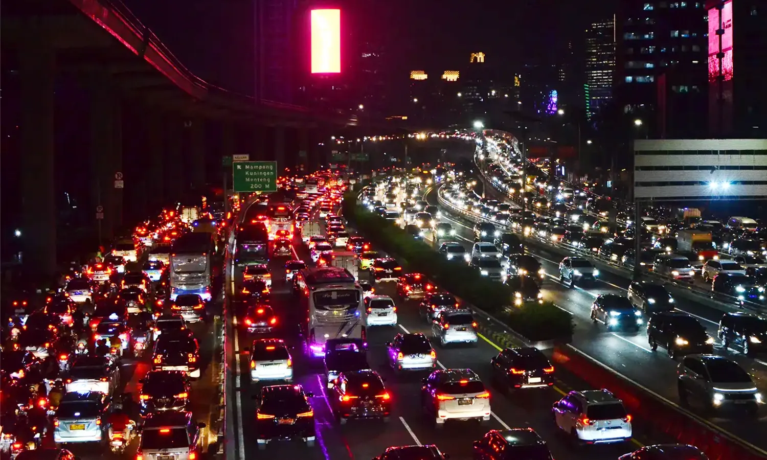 Masih Banyak Warga Naik Kendaraan Pribadi, Pengamat: Pemerintah Harus Perbaiki Transportasi Publik