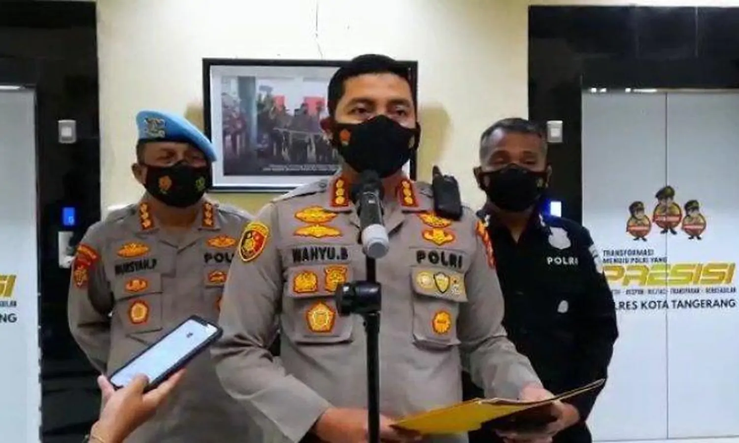 Seorang Polisi Banting Mahasiswa, Alasannya Cuma Refleks