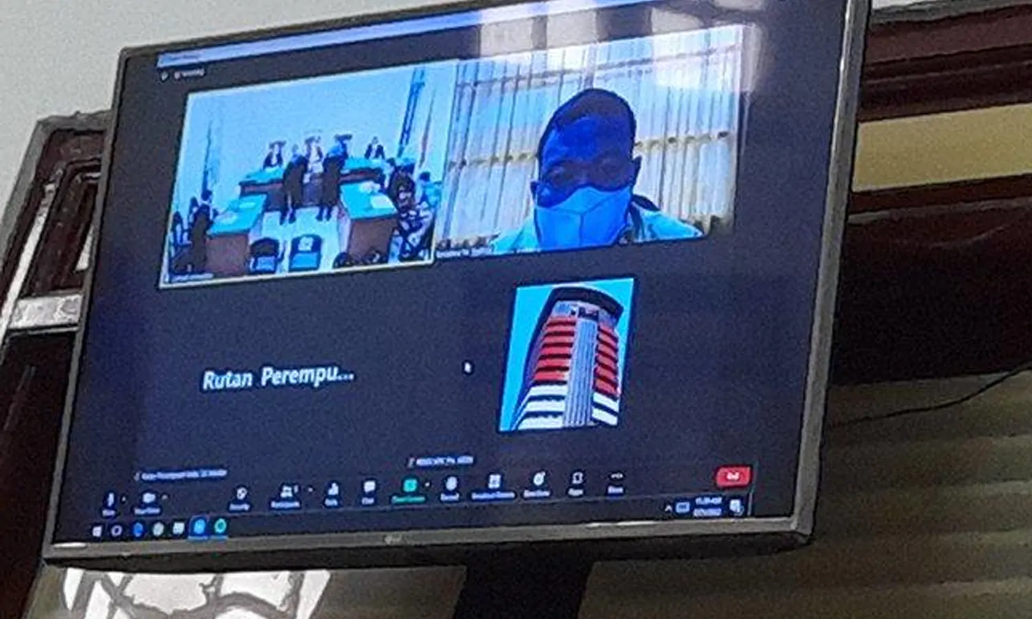 Terima Suap, Mantan Wali Kota Tanjung Balai Dituntut 4,5 Tahun Penjara