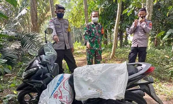 Warga Temukan Dua Mayat di Blitar, Wanita Terbungkus Karung dan Pria Tergantung di Pohon