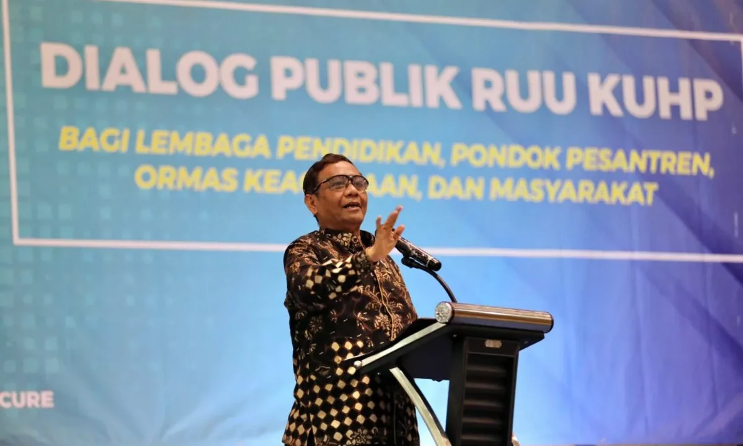 Terkait Kasus Teddy Minahasa, Mahfud MD: Kapolri Ambil Langkah Tegas