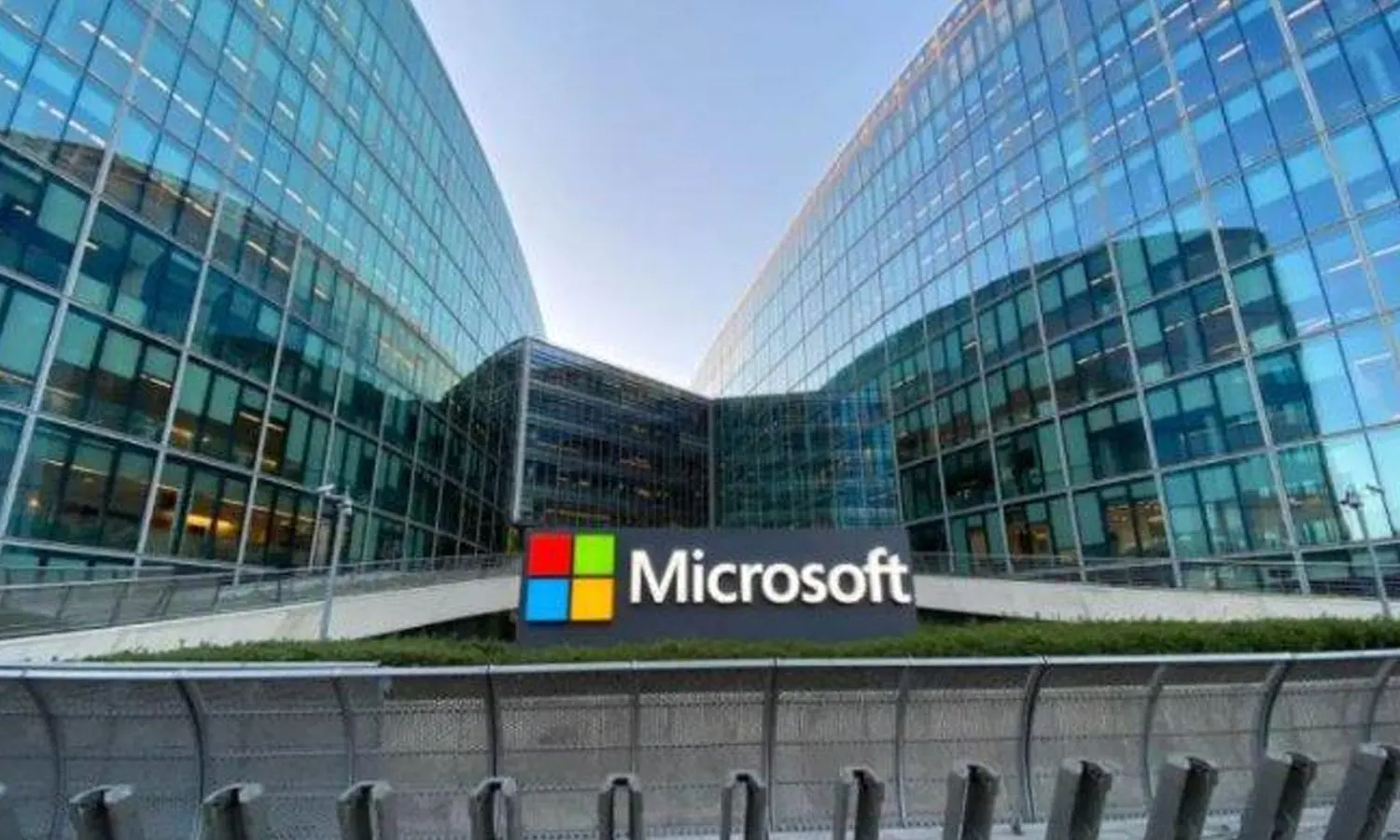 Microsoft Berhenti Jual Produknya di Rusia