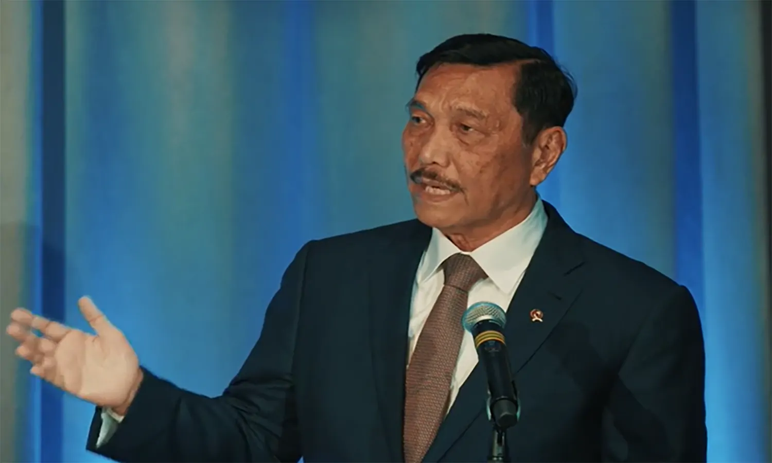 Luhut Sebut Minyak Goreng Curah Akan Diganti ke Kemasan
