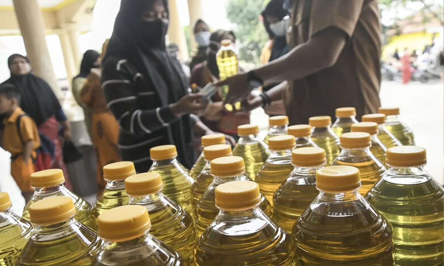 Minyak Goreng Murah Mulai Dipasarkan Hari ini