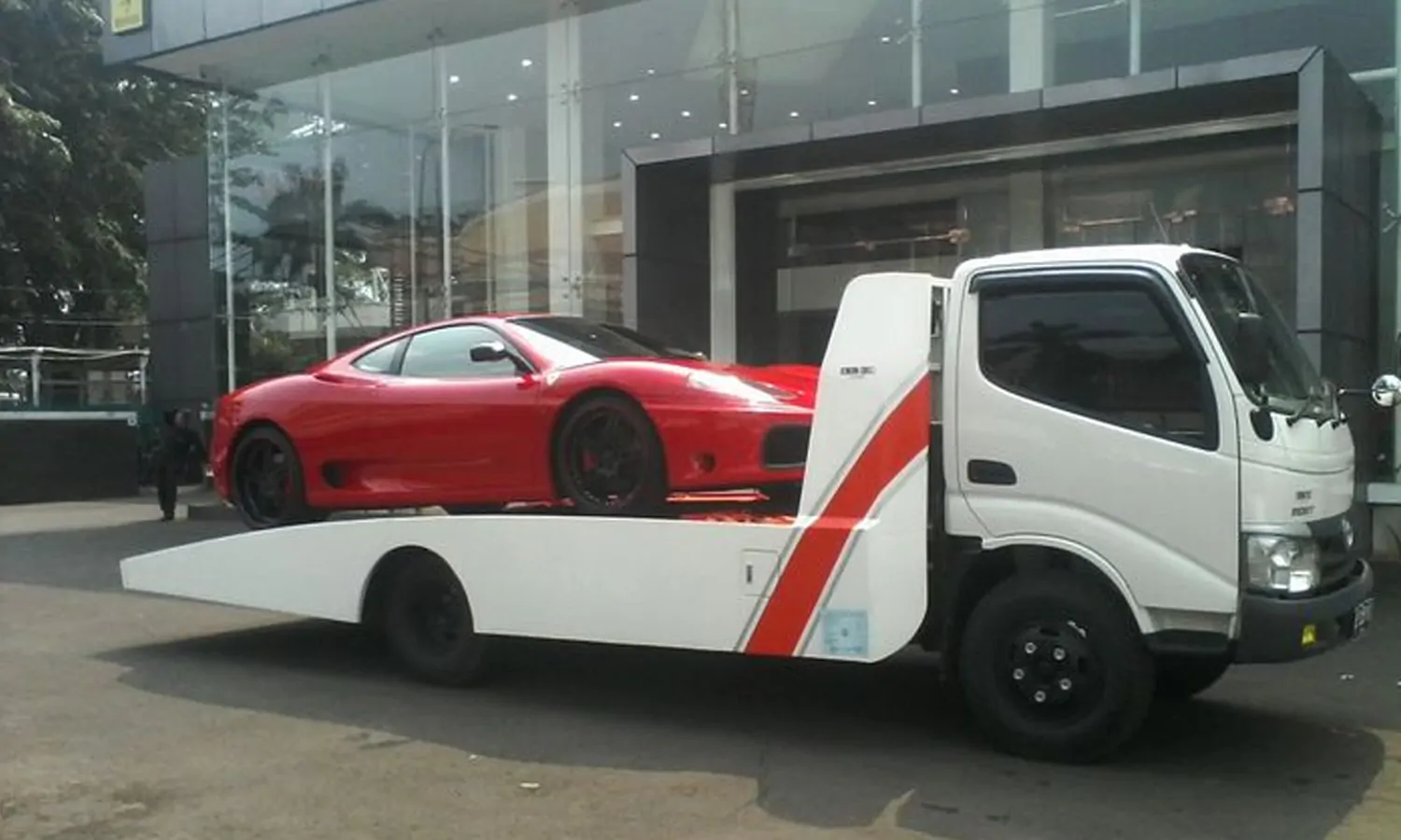 Jangan Asal Sebut Mobil Towing dengan Mobil Derek, Ini Perbedaanya 