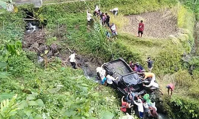Mobil Rombongan Undangan Terperosok ke Jurang, Seorang Penumpang Tewas