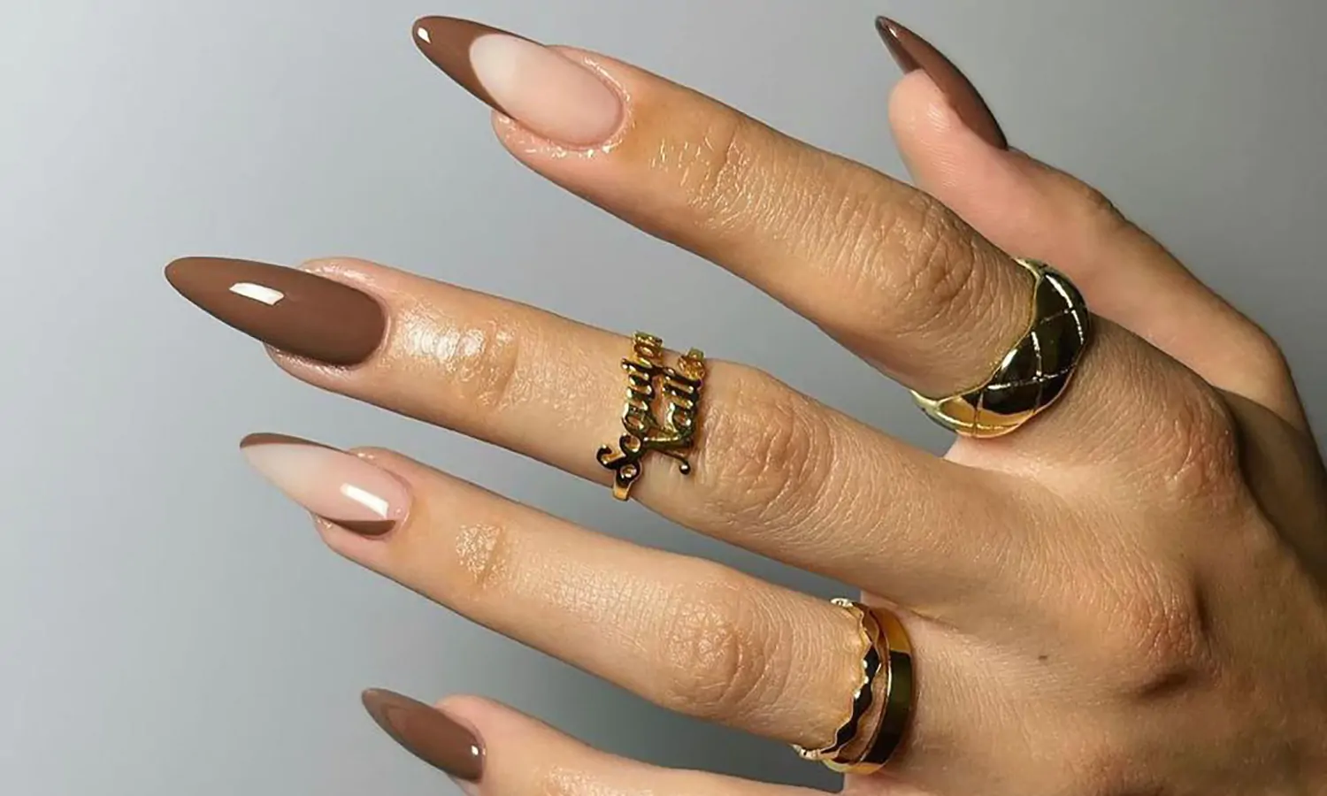 Inspirasi Nail Art Simple 2 Warna yang Patut Dicoba