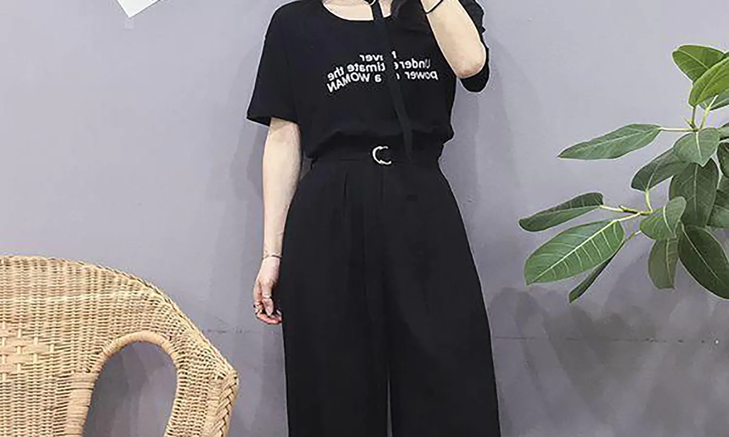 Inspirasi OOTD Kulot Hitam untuk Hangout