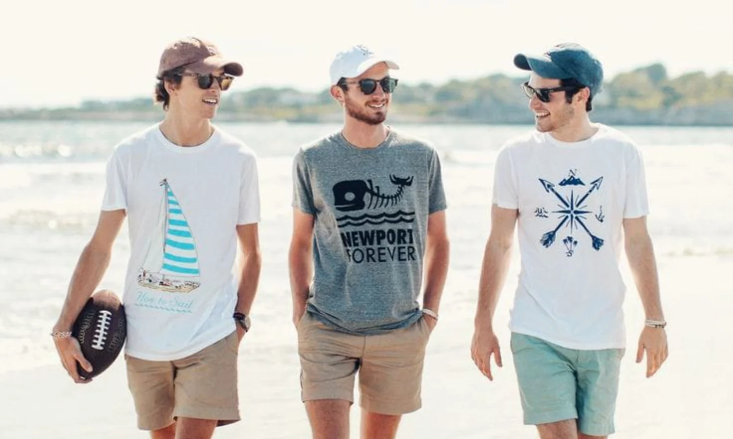 6 Outfit ke Pantai Untuk Pria yang Simple dan Keren