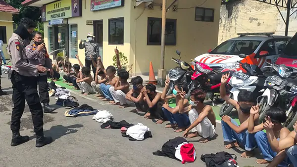 Tolak PPKM Darurat di Tegal, Puluhan Pelajar Diamankan