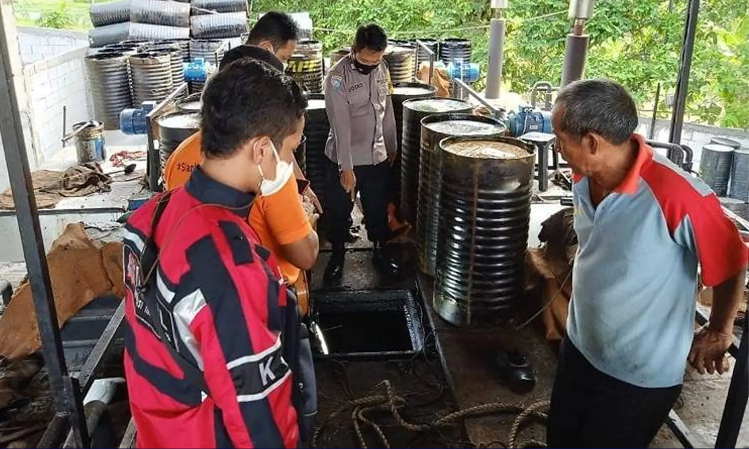 Tiga Pekerja Tewas dan Lima Pingsan akibat Menghirup Gas Beracun di Pabrik Pengolahan Aspal