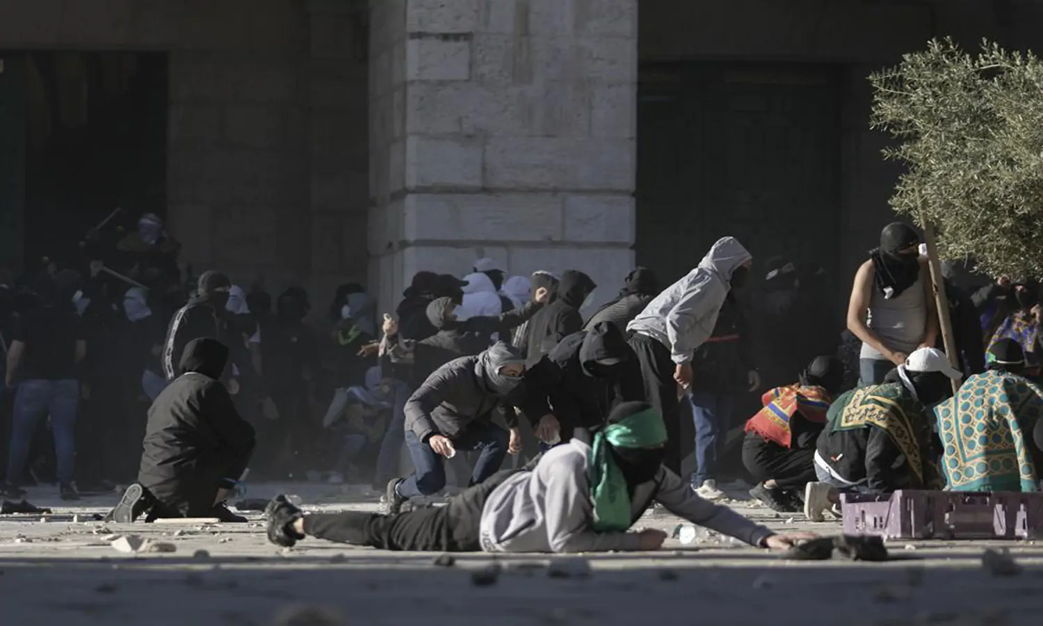 Warga Palestina dan Polisi Israel Bentrok di Kompleks Al-Aqsa, Ratusan Orang Terluka