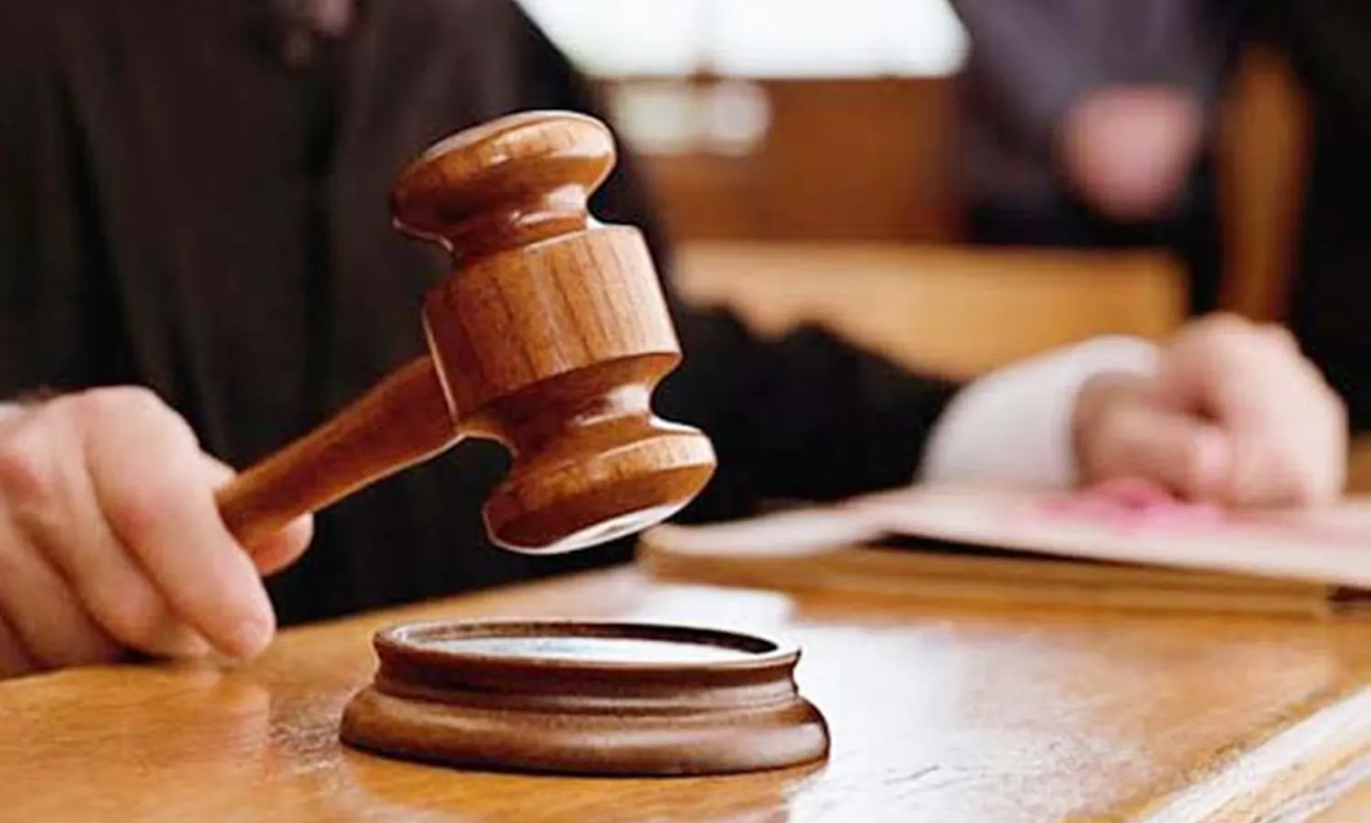 Mantan Bupati Labusel Dituntut 1,6 Tahun Penjara
