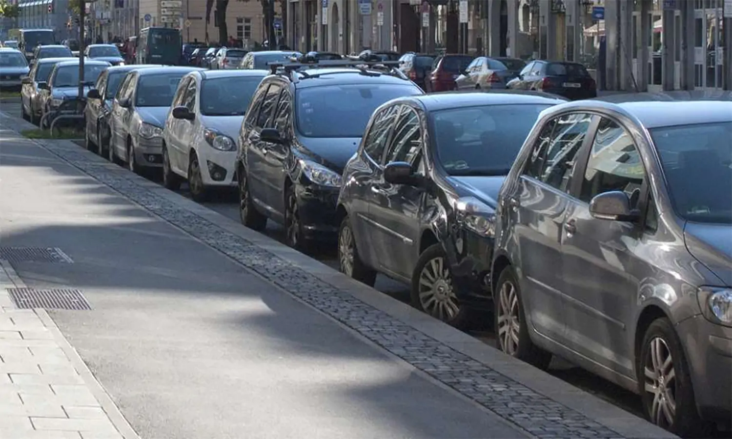 Berikut Cara Parkir Mobil yang Baik dan Aman