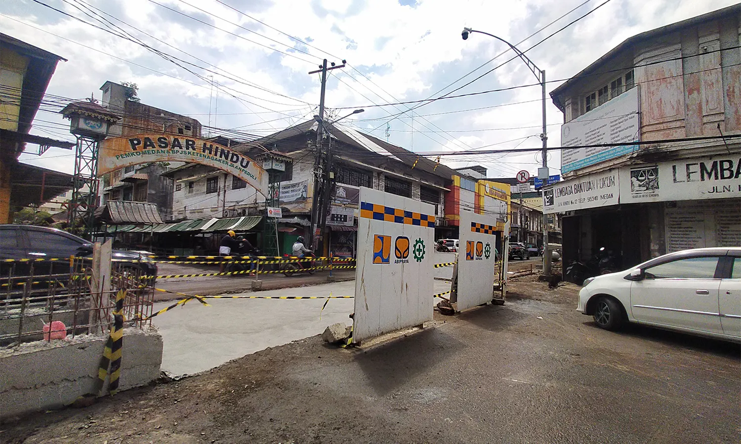 Usai Dikritik, Lubang Bekas Galian yang Buat Bus Turis Malaysia Terperosok Langsung DicorÂ 