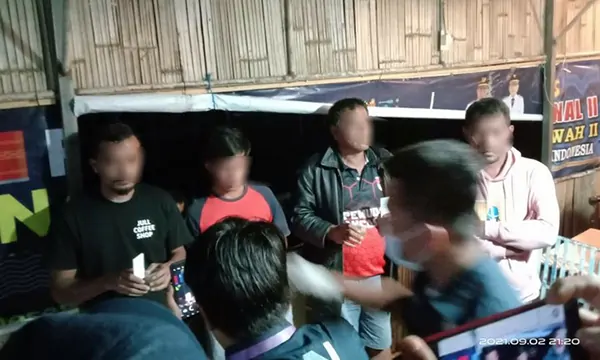 Asik Pesta Narkoba, 11 Orang Diamankan BNNK Simalungun Di Warung Terapung Danau Toba