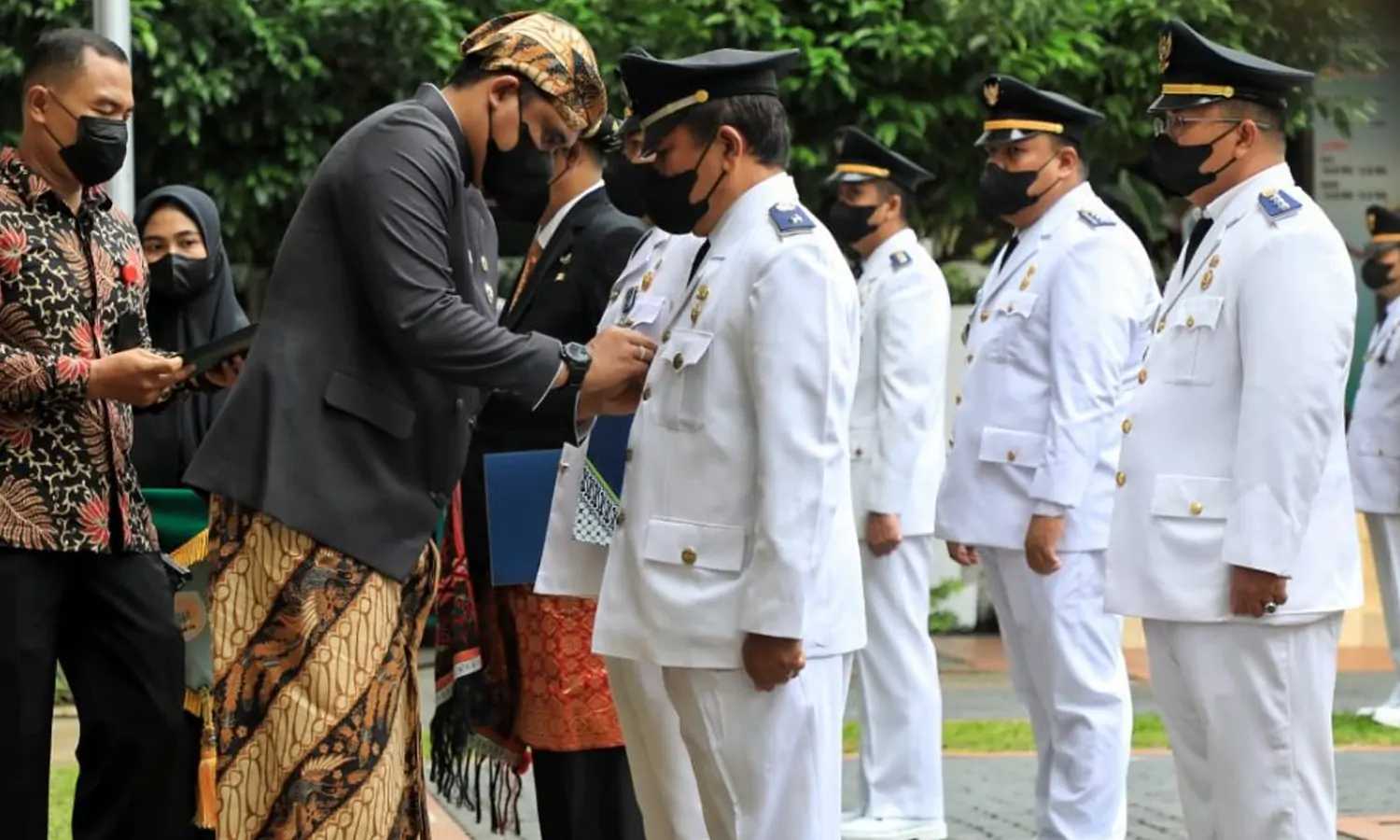 Bobby Nasution Lantik 77 Pejabat Eselon III dan IV