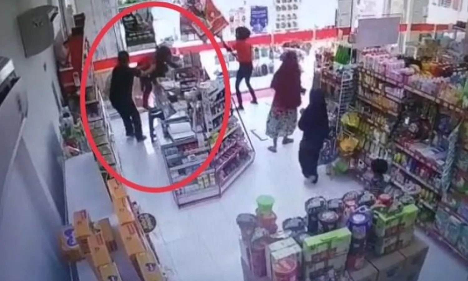 Pria ini Diduga Lecehkan Karyawati Minimarket, Begini Kronologinya