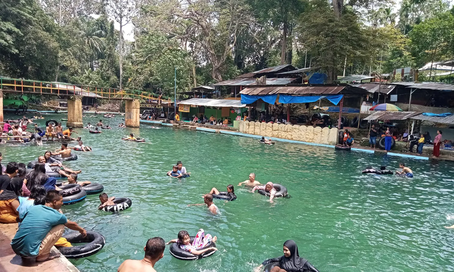 Libur Lebaran, Wisatawan Serbu Pemandian Alam Swembat Simalungun
