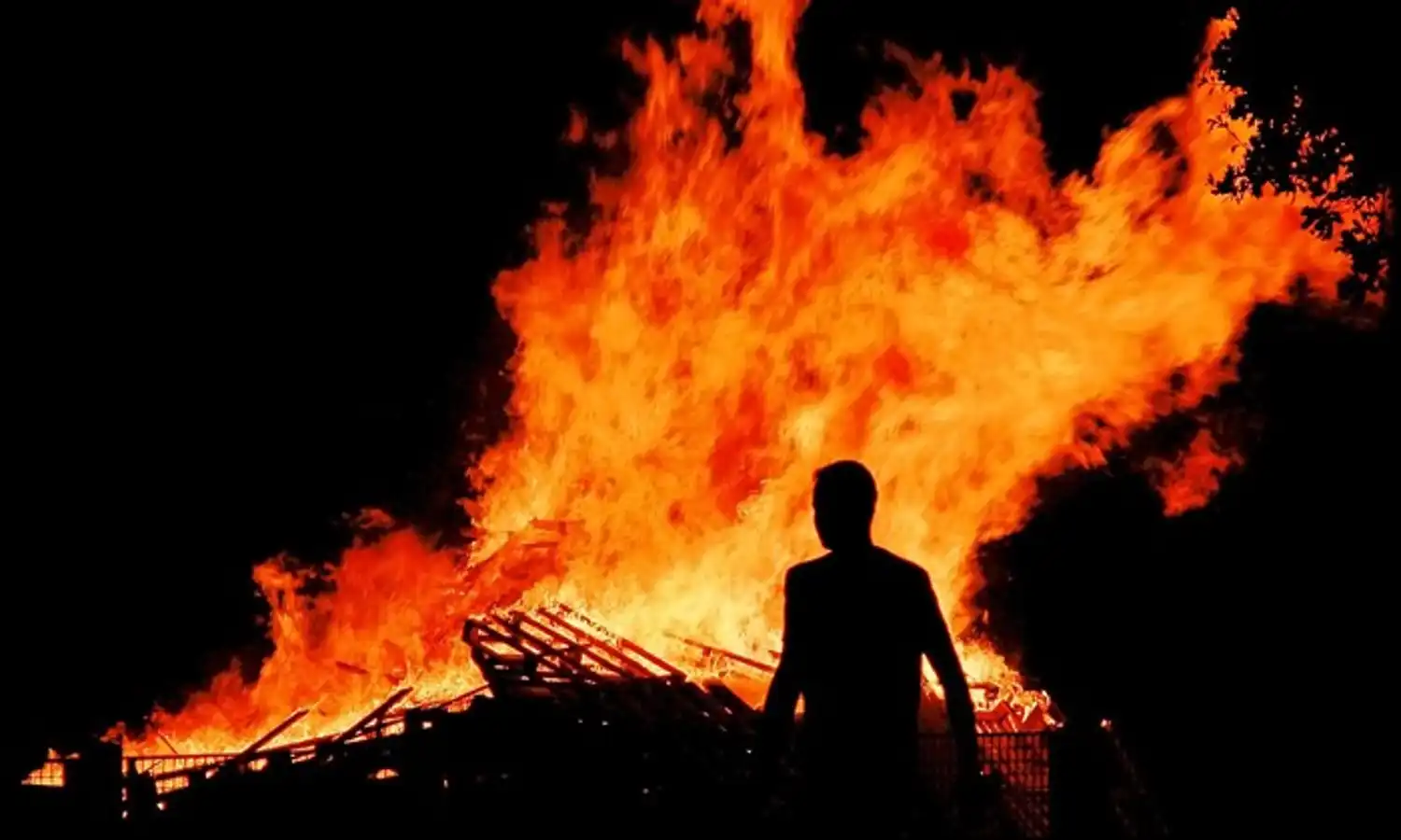 Suami Bakar Istri Sendiri di Depok, Polisi Sebut Pelaku Kabur