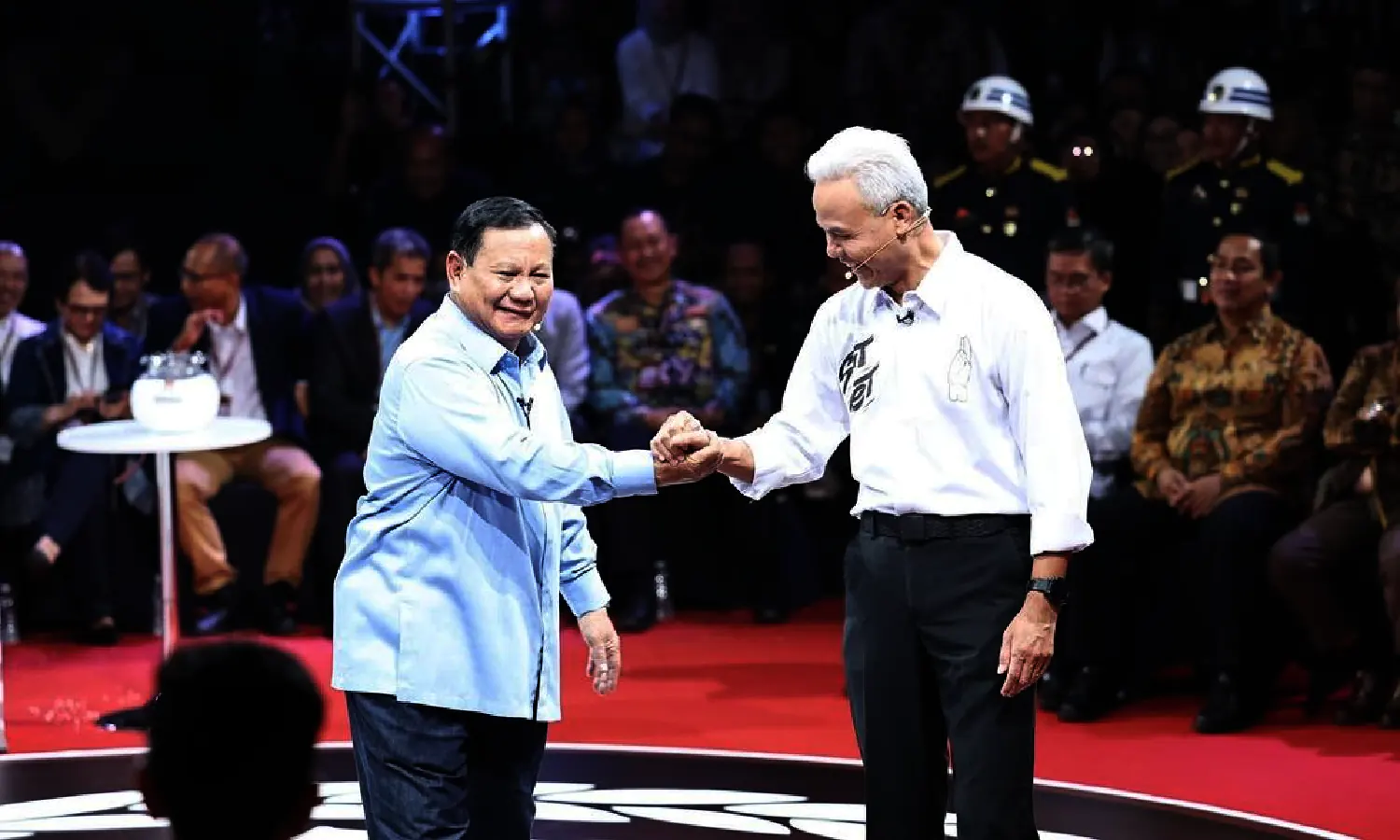 Ganjar VS Prabowo: 1 Sarjana Keluarga Miskin atau Makan Siang Gratis, Mendingan Mana?