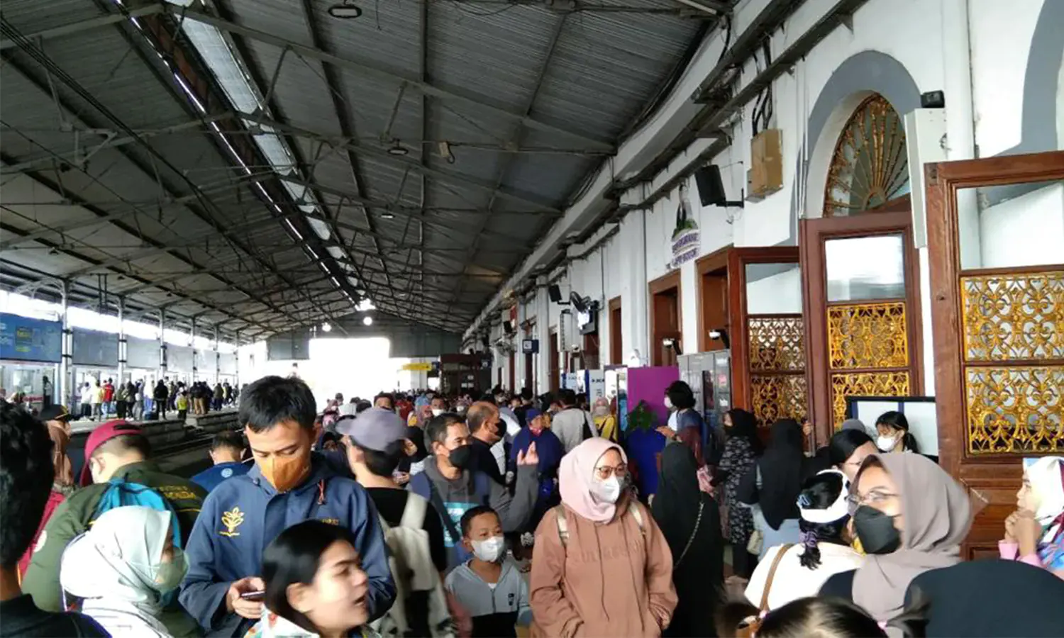Perhatian! Masyarakat Boleh Tak Pakai Masker di Transportasi Umum