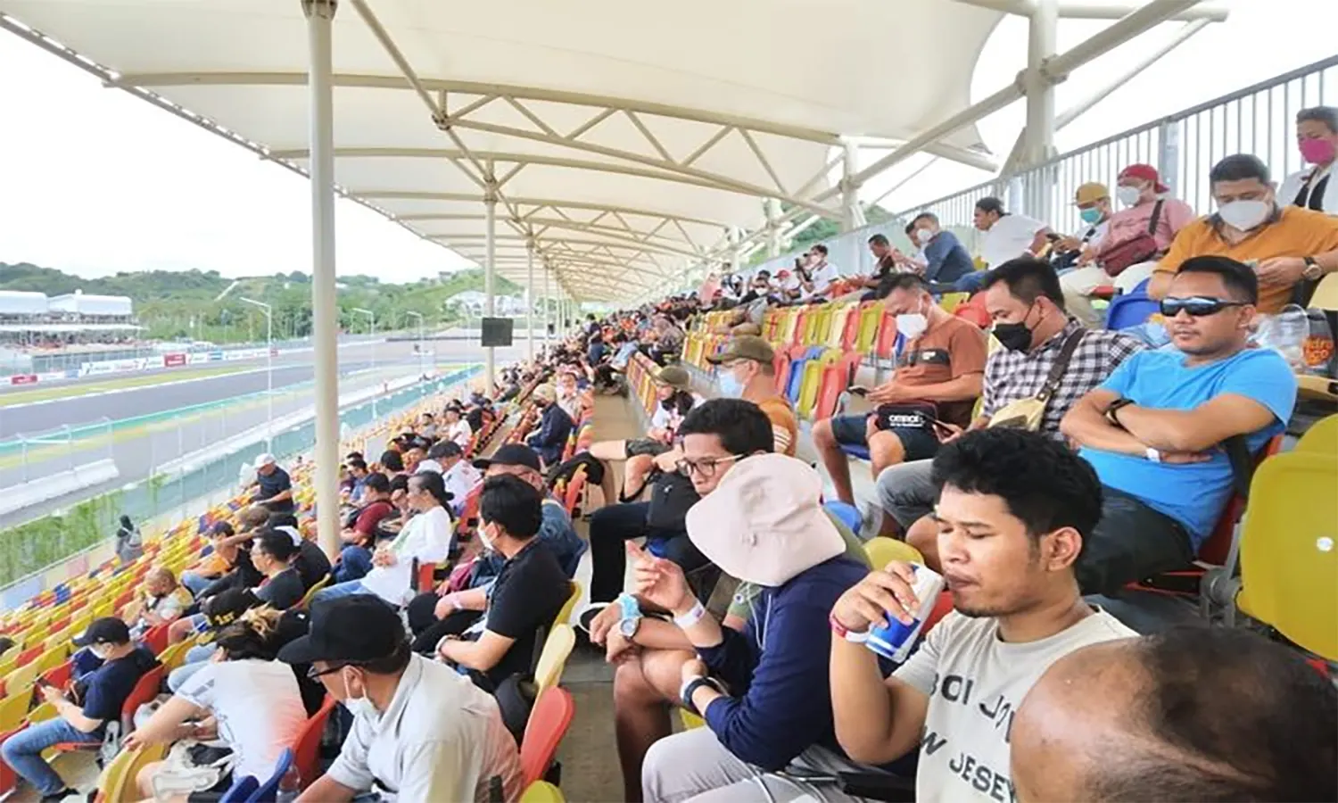 Para Pecinta MotoGP Mulai Mudik hingga Memilih Nginap di Bandara