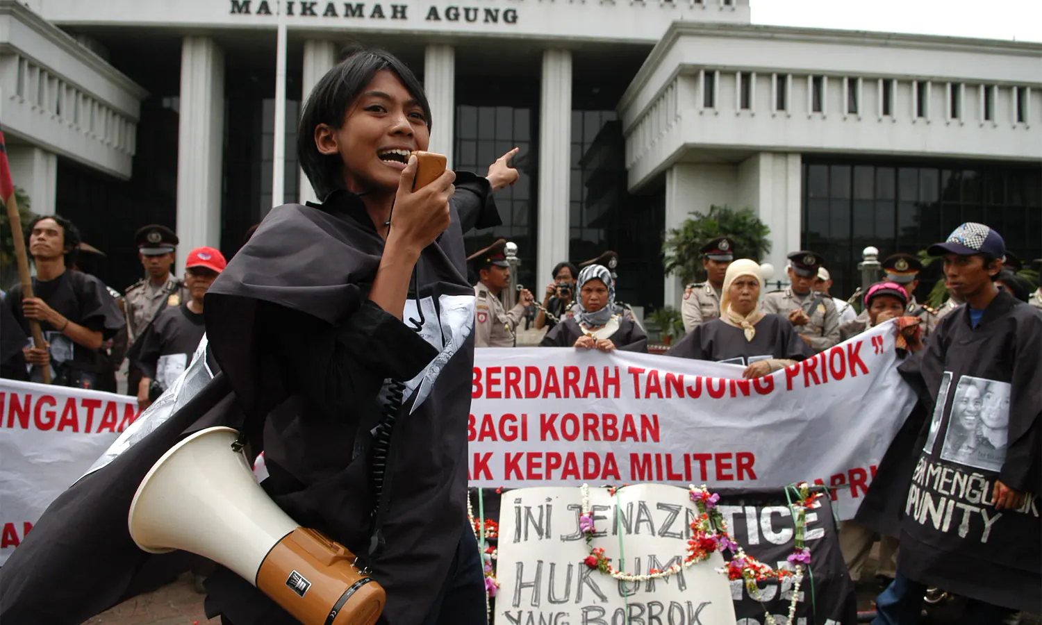 3 Instrumen Hukum Penyelesaian Pelanggaran HAM Berat di Masa Lalu