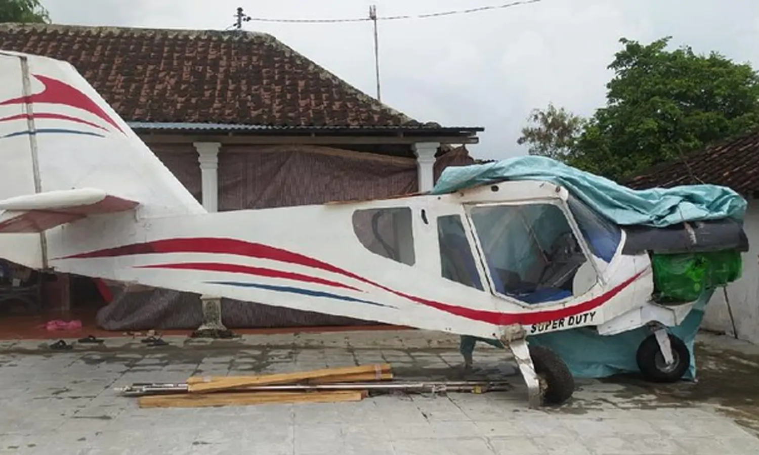 Mantan TKI Asal Lamongan Bikin Pesawat Terbang Seorang Diri 