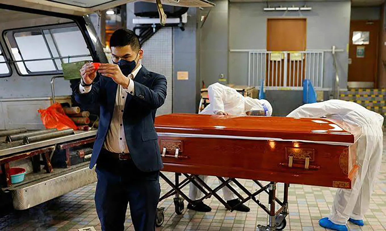 Covid-19 di Hong Kong Meningkat, Jasa Pemakaman Kewalahan