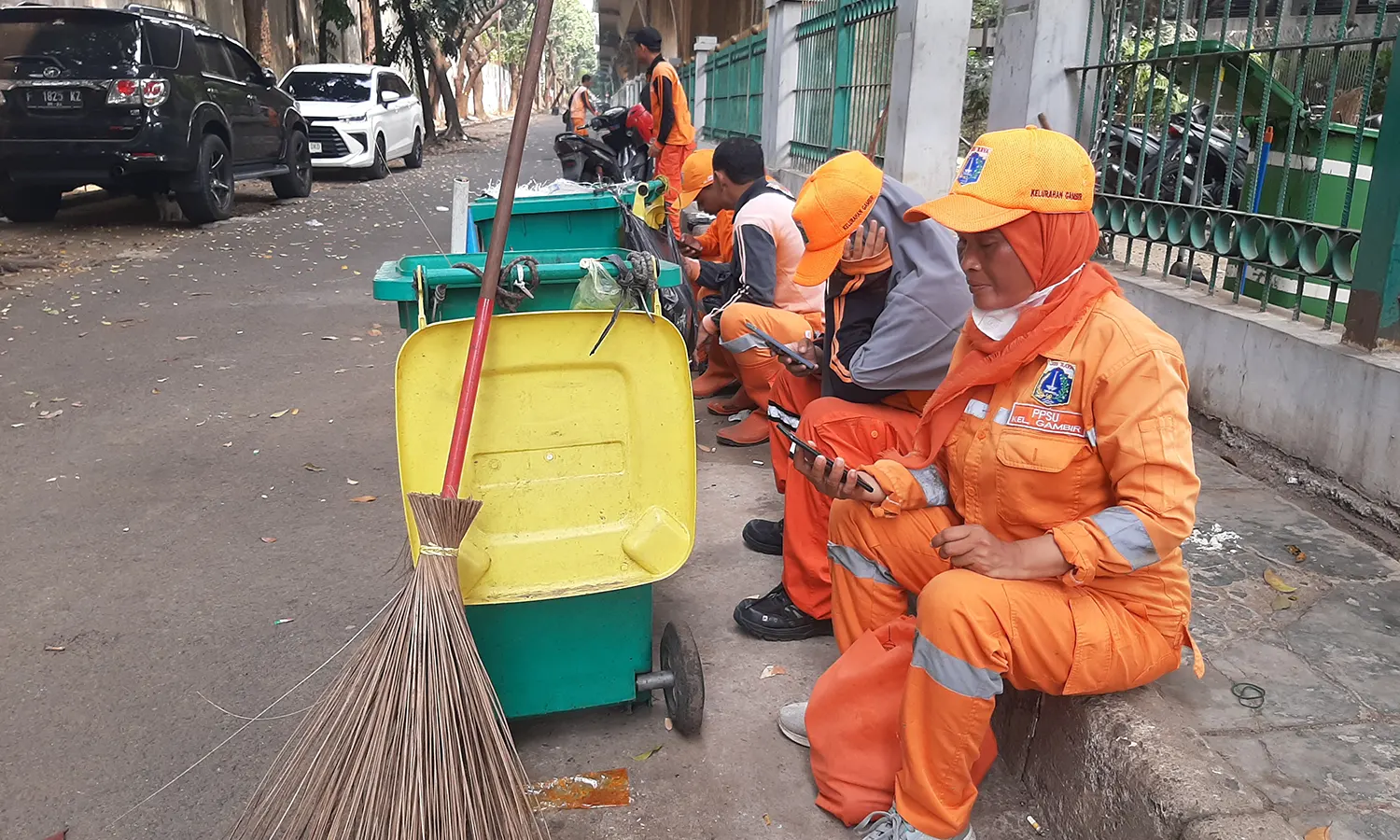 Harapan Petugas Kebersihan di Gambir: Ingin Ada Jaminan Hari Tua hingga Tempat Tinggal 